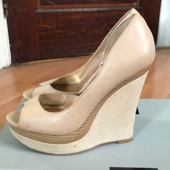 Nude Jennifer Lopez Wedged - Picture 4 of 7